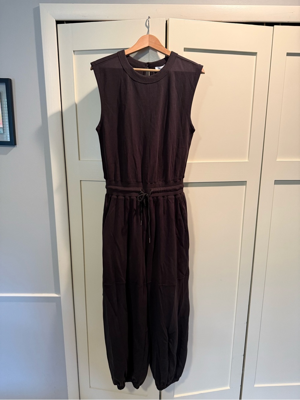 Sleeveless Long-Sleeve-Style Drawstring Waist Jumpsuit in Dark Charcoal